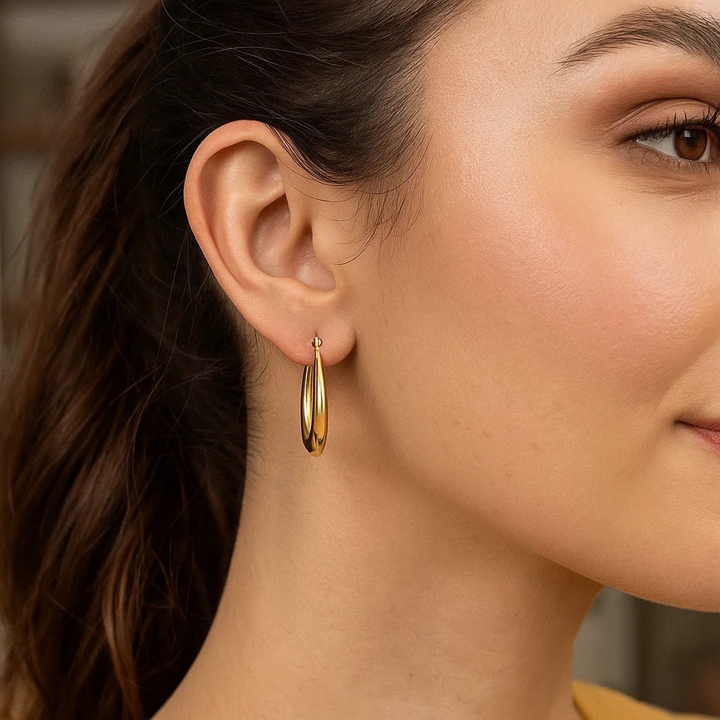 10K Yellow Gold Graduated Oval Light Weight Hoop Earrings